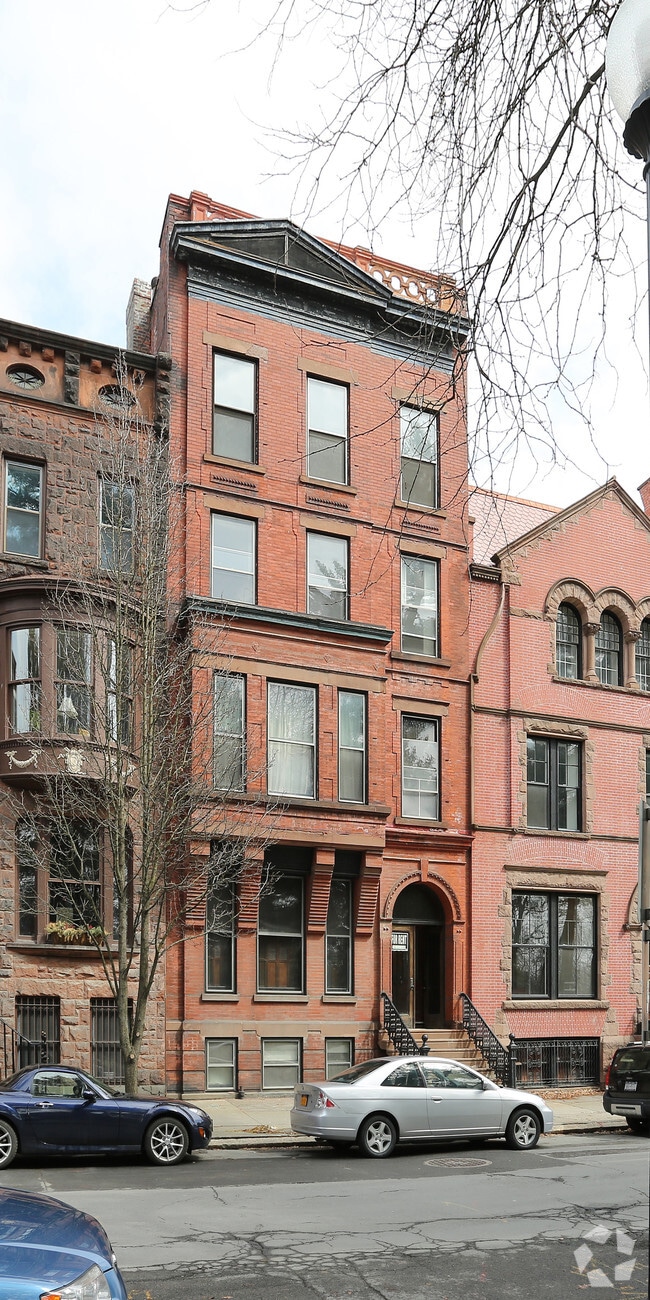 Building Photo - 441 State St