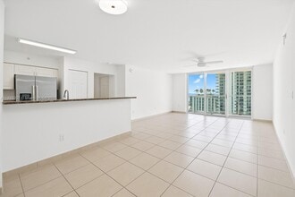 Building Photo - 1155 Brickell Bay Dr