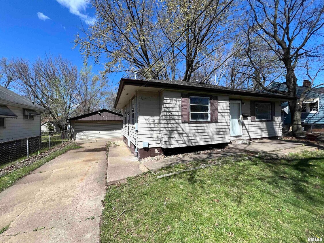 Primary Photo - 2309 W Proctor St