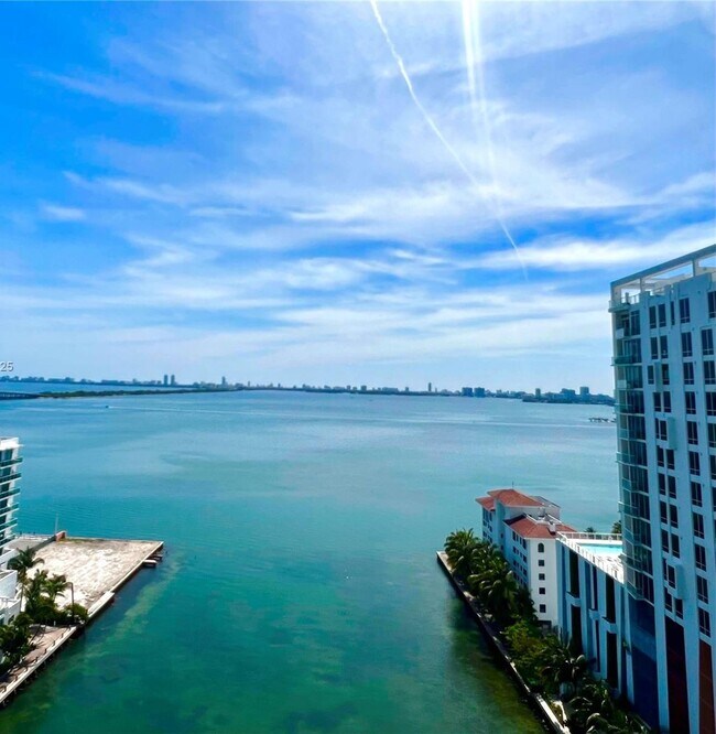 Foto del edificio - 460 NE 28th St