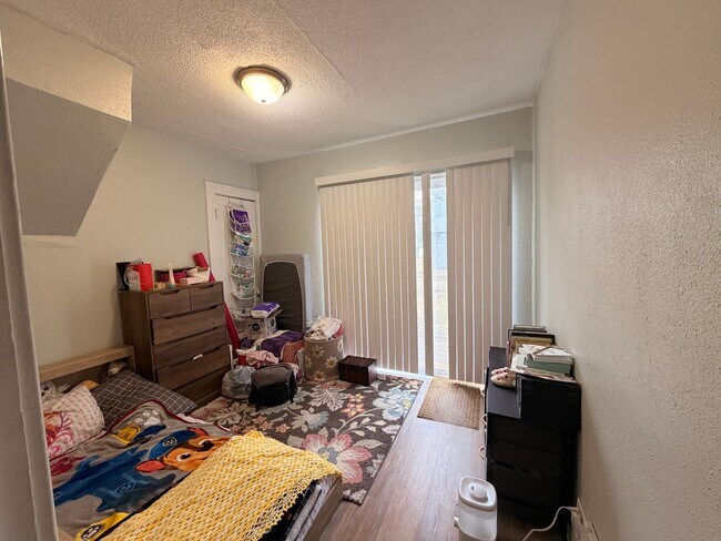 Foto del edificio - 2 Bedroom House - Updated $875