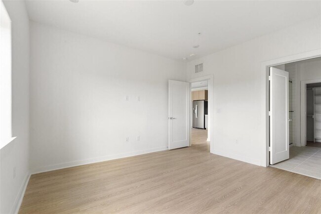 Building Photo - 4802 S Congress Ave