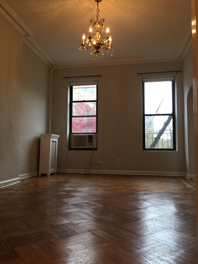 living room - 433 Clinton St