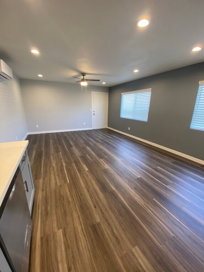 Foto del edificio - 16110 S Menlo Ave