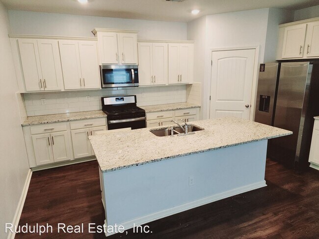 Building Photo - 5 br, 3 bath House - 216 Chelsea Park Rd.