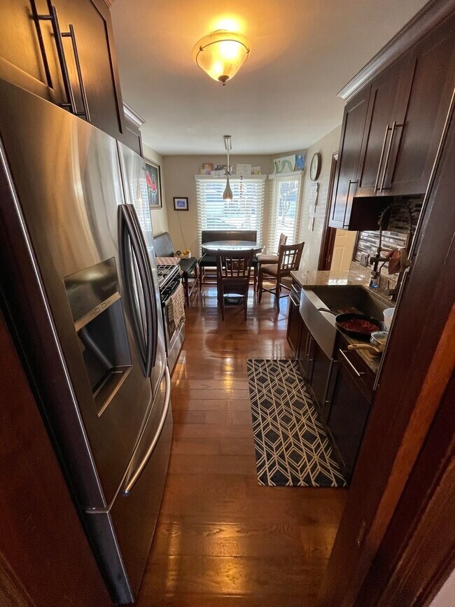 Building Photo - 1625 Estate Cir
