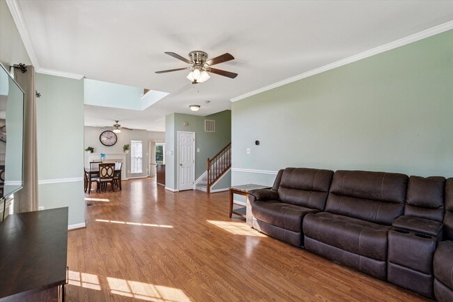 Building Photo - 3B/2.5B End Unit Townhome in Penns Manor A...