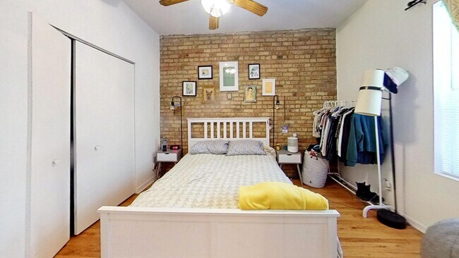 Foto del edificio - 1309 W Addison St