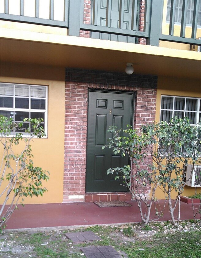 Primary Photo - 1702 McKinley St