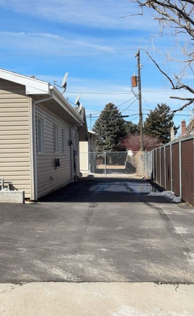 Building Photo - 363 N 800 W