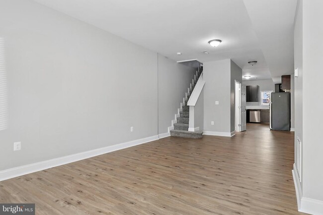 Building Photo - 1515 N Milton Ave