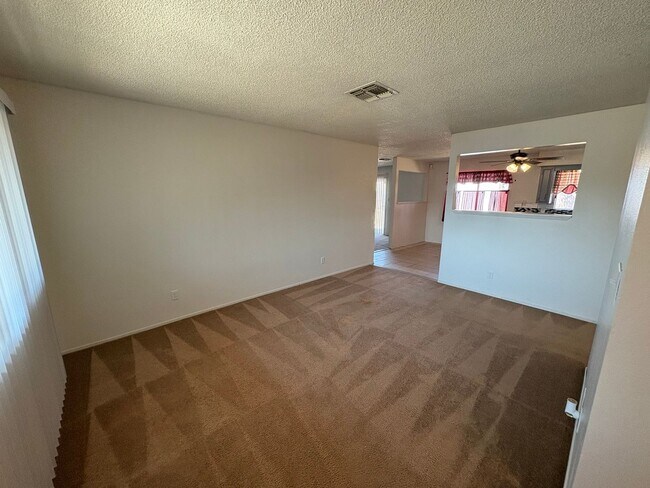 Foto del edificio - Charming home Available Now!