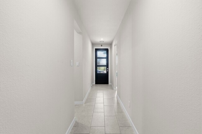 Foto del edificio - 33130 School Hl Rd