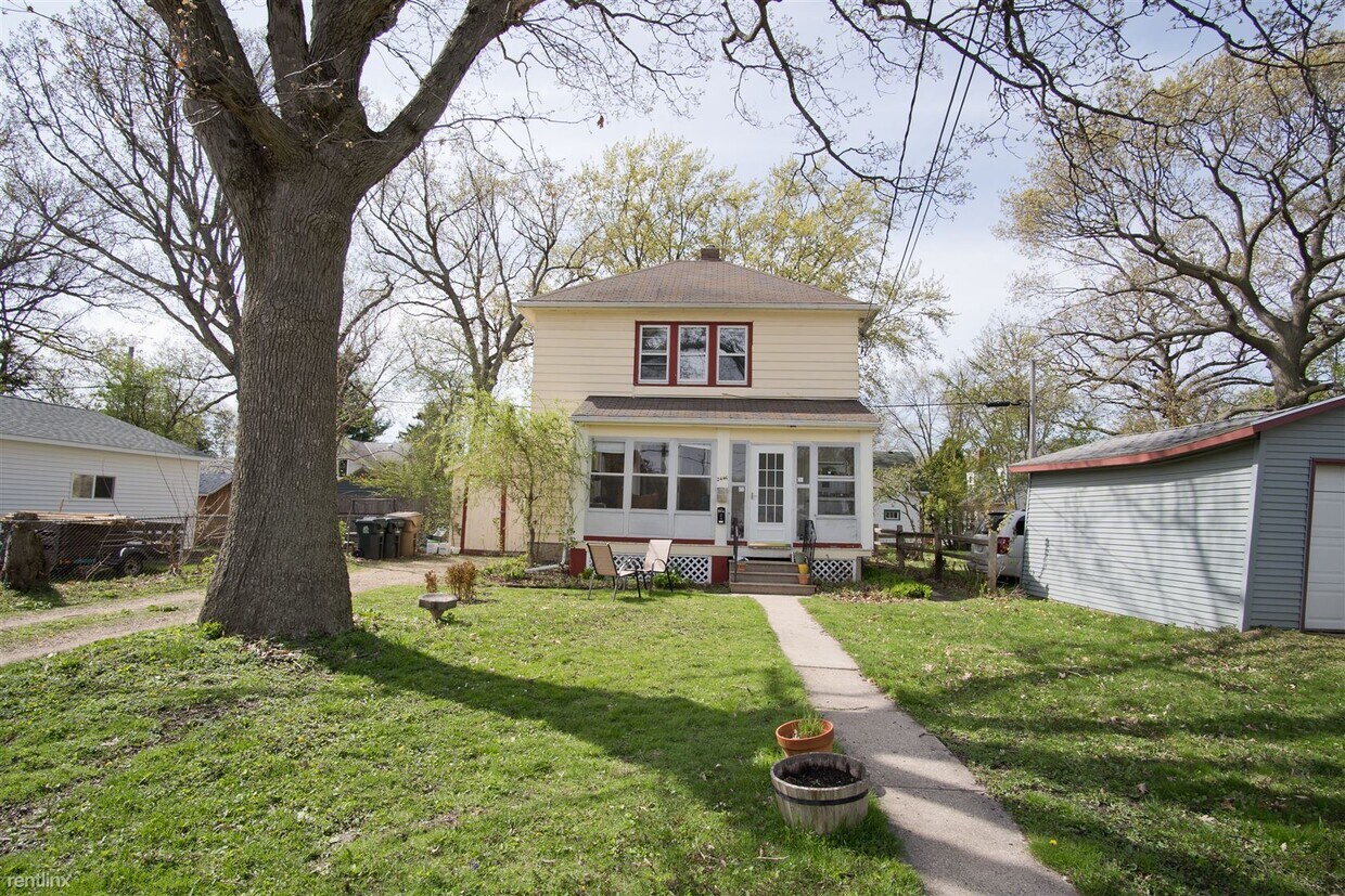 Primary Photo - 2446 E Johnson St