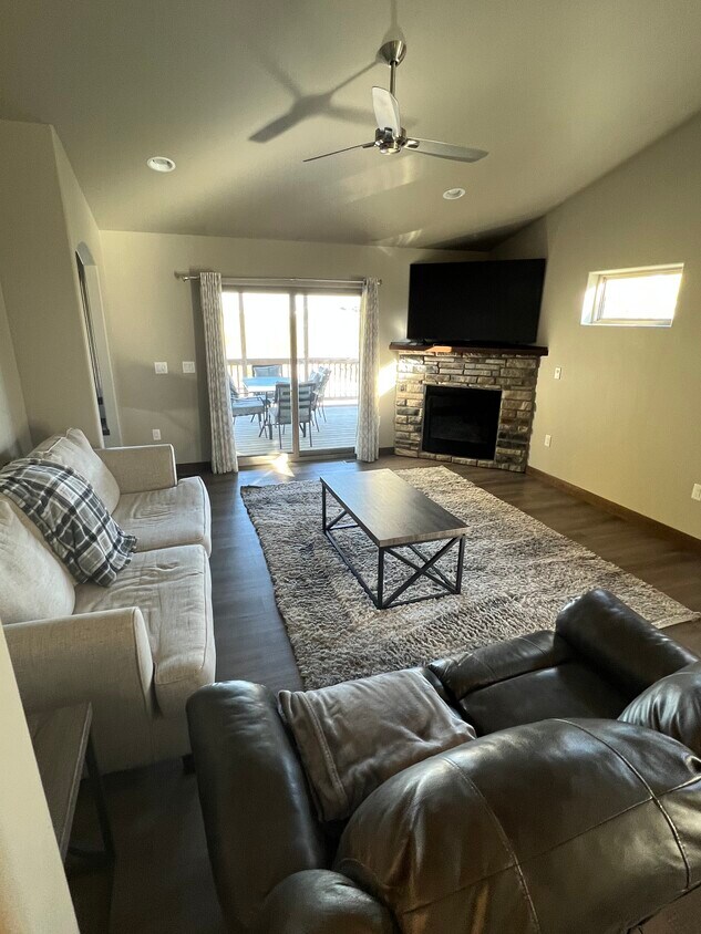 Foto principal - 904 Creekside Dr