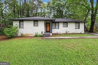 Building Photo - 3743 Poplar Dr