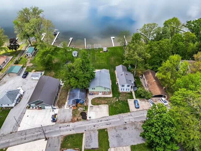 Foto del edificio - 2083 Chapman Lake Dr
