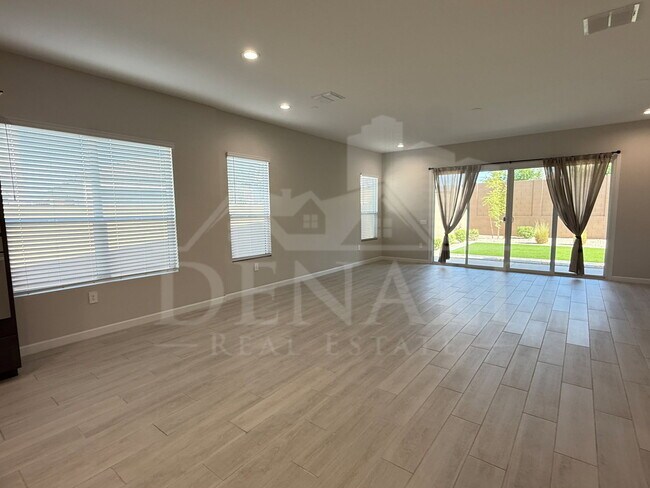 Foto del edificio - 6010 E Quail Ave