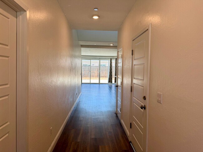 Foto del edificio - Spacious Next-Gen Lennar Home for Rent in the Clovis Unified School District