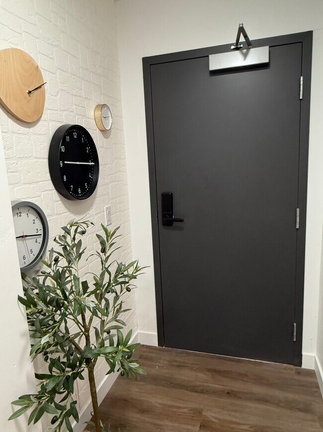 Foto del edificio - 443 Kane Creek Blvd