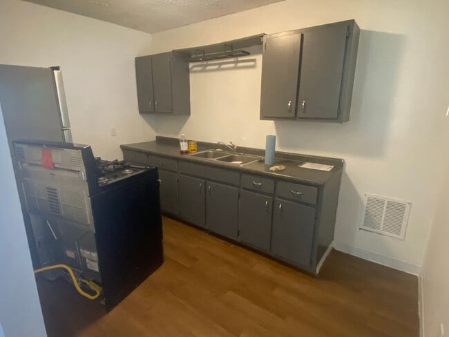 Building Photo - 2 Bedroom Apartment Near Downtown Bloomington, IN