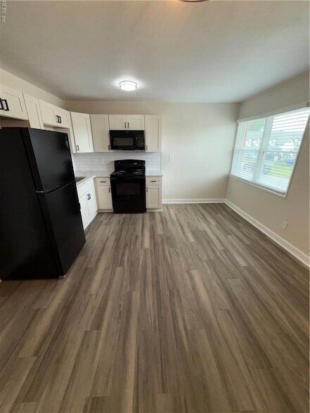 Foto del edificio - 9654 Selby Pl