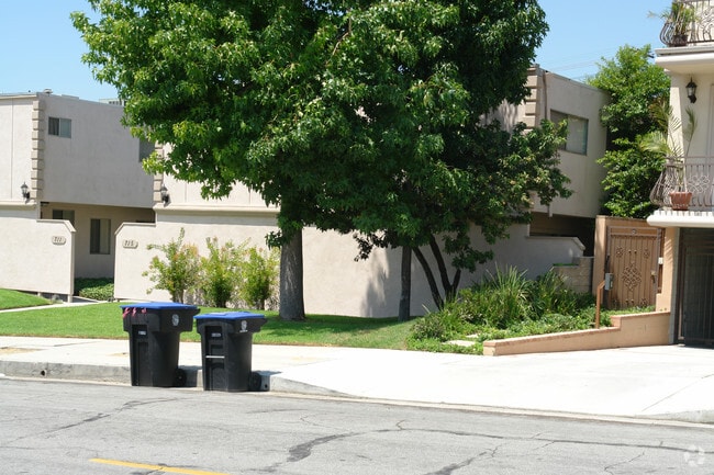 Building Photo - 711-715 E Cypress Ave