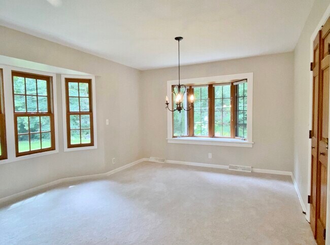 Building Photo - 42W153 Timber Trail