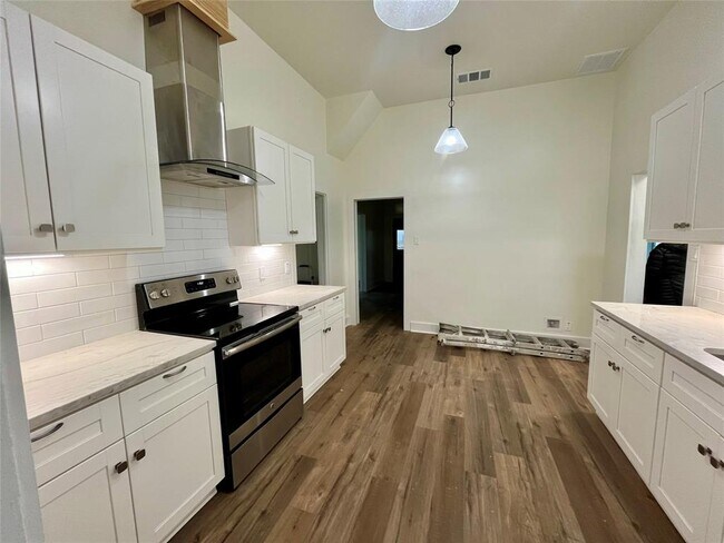 Building Photo - 451 Co Rd 483