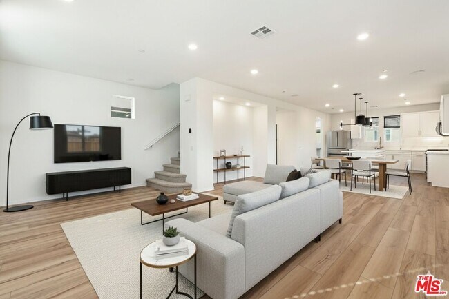 Foto del edificio - 725 Daniel Freeman Cir