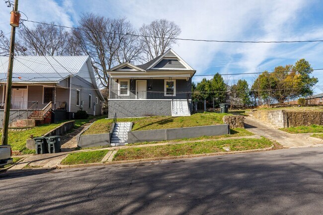 Building Photo - 3 Bedroom, 2 Bath in Birmingham