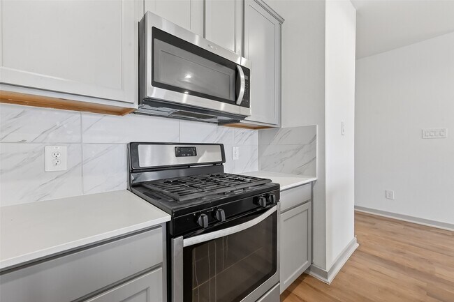 Foto del edificio - 827 Silver Kettle Dr