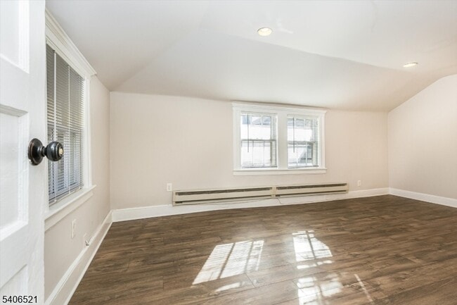 Building Photo - 9 Lincoln St