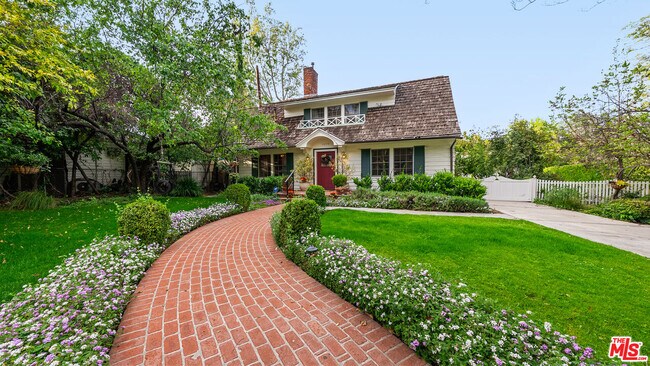 Foto del edificio - 1625 Opechee Way