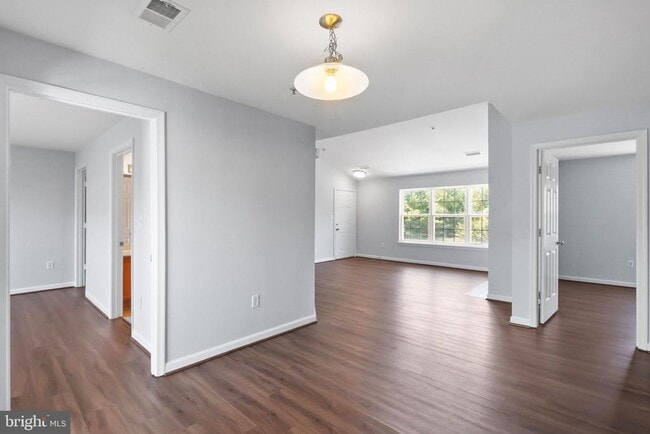 Building Photo - 513 Constellation Square SE
