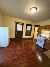 Building Photo - 117-119 S Gardiner Ave