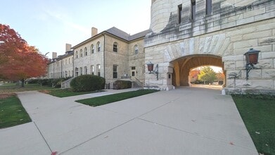 Building Photo - 210 Leonard Wood S