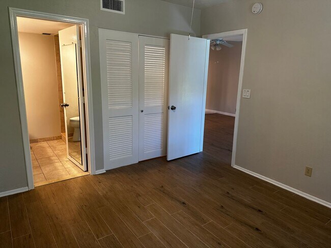 Foto del edificio - Sharp-Newly Remodeled Ground Floor Condo -...