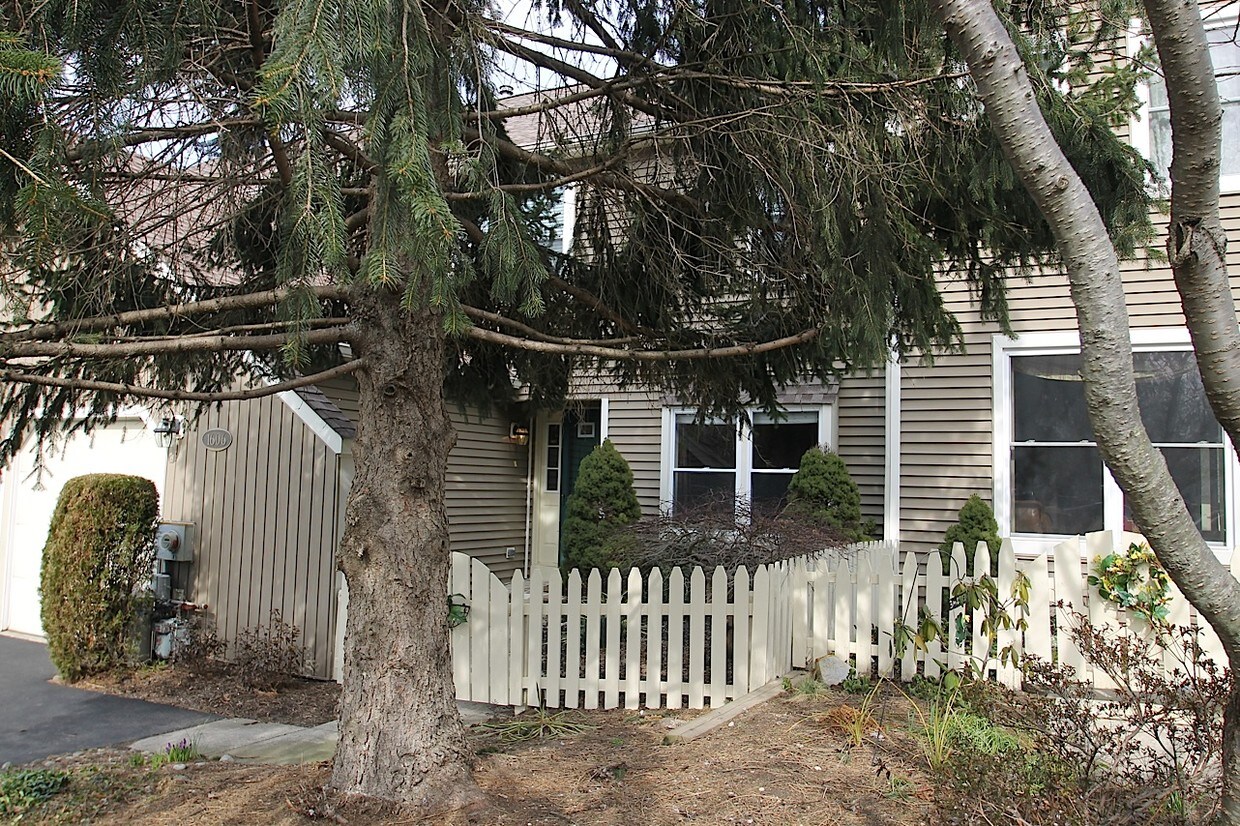 1606 Lakeview Cir, Yardley, PA 19067 Townhome Rentals in Yardley PA
