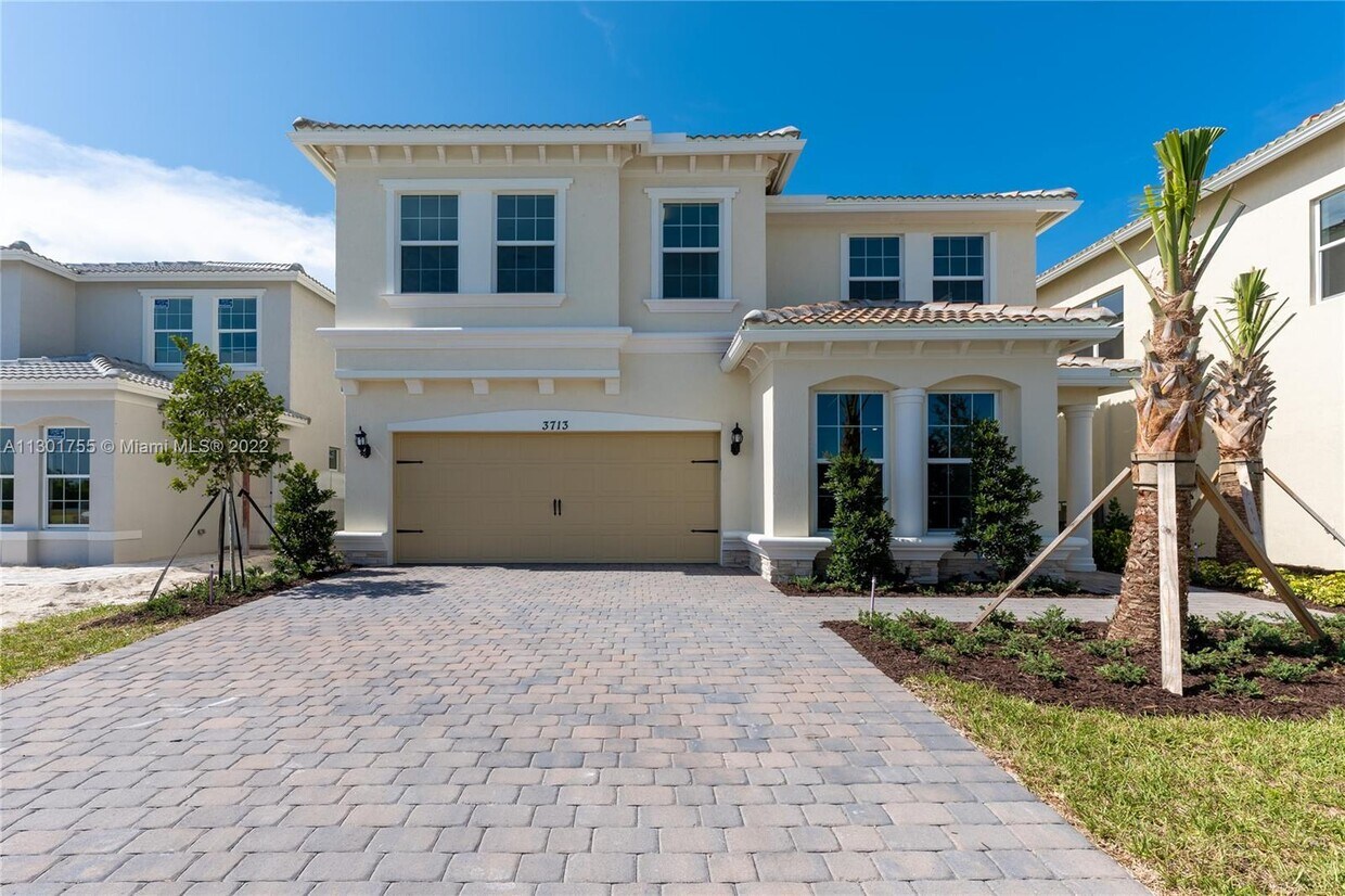 Foto principal - 3713 Greenway Dr