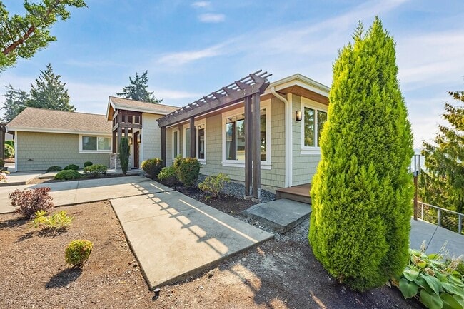 Building Photo - Lake Washington Views!