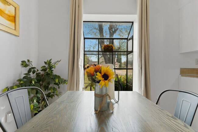 Foto del edificio - 4285 Shamrock Ln