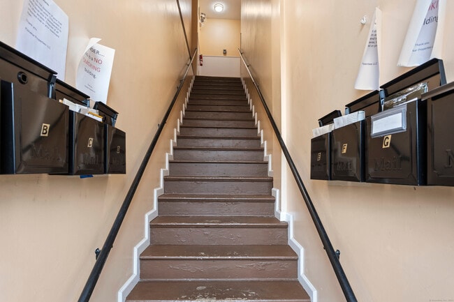 Building Photo - 36 Main St