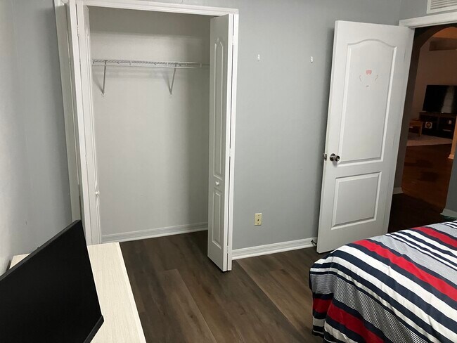 Foto del edificio - 2221 NW 24th Ter