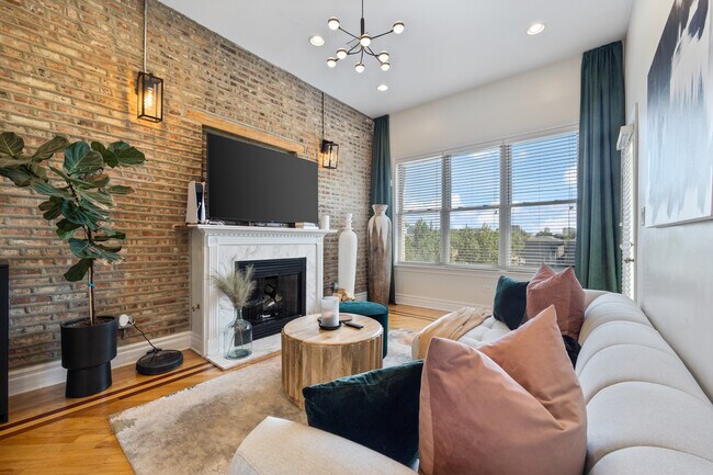 Foto del edificio - 4902 S Forrestville Ave