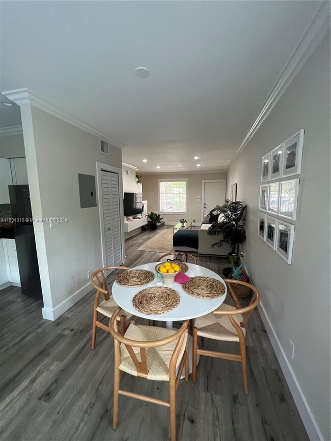 Photo - 15 Madeira Ave House