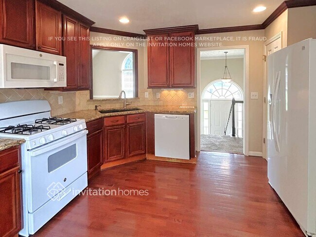 Building Photo - 3020 Maple Dr NW