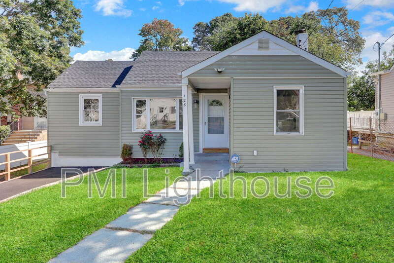Foto principal - 128 Lockwood Ave