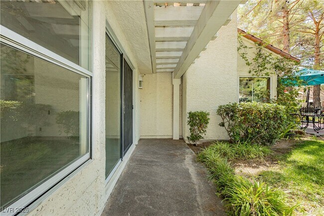 Foto del edificio - 6959 Emerald Springs Ln