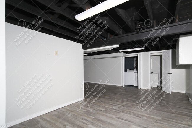 Building Photo - 2 br, 1.5 bath House - 5363 Primrose Ave